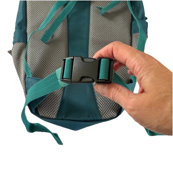 Embark 14 L Hydration Backpack Padded Shoulder Straps Turquoise Teal *Read* - Picture 9 of 16